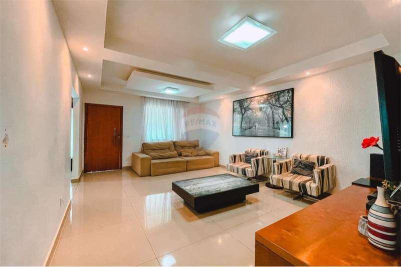 Casa, Centro, 3 Quartos, 3 Vagas, 1 Suíte