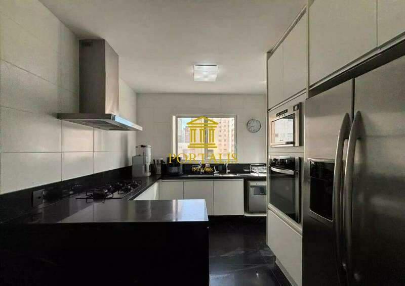 Apartamento, Funcionários, 4 Quartos, 4 Vagas, 2 Suítes