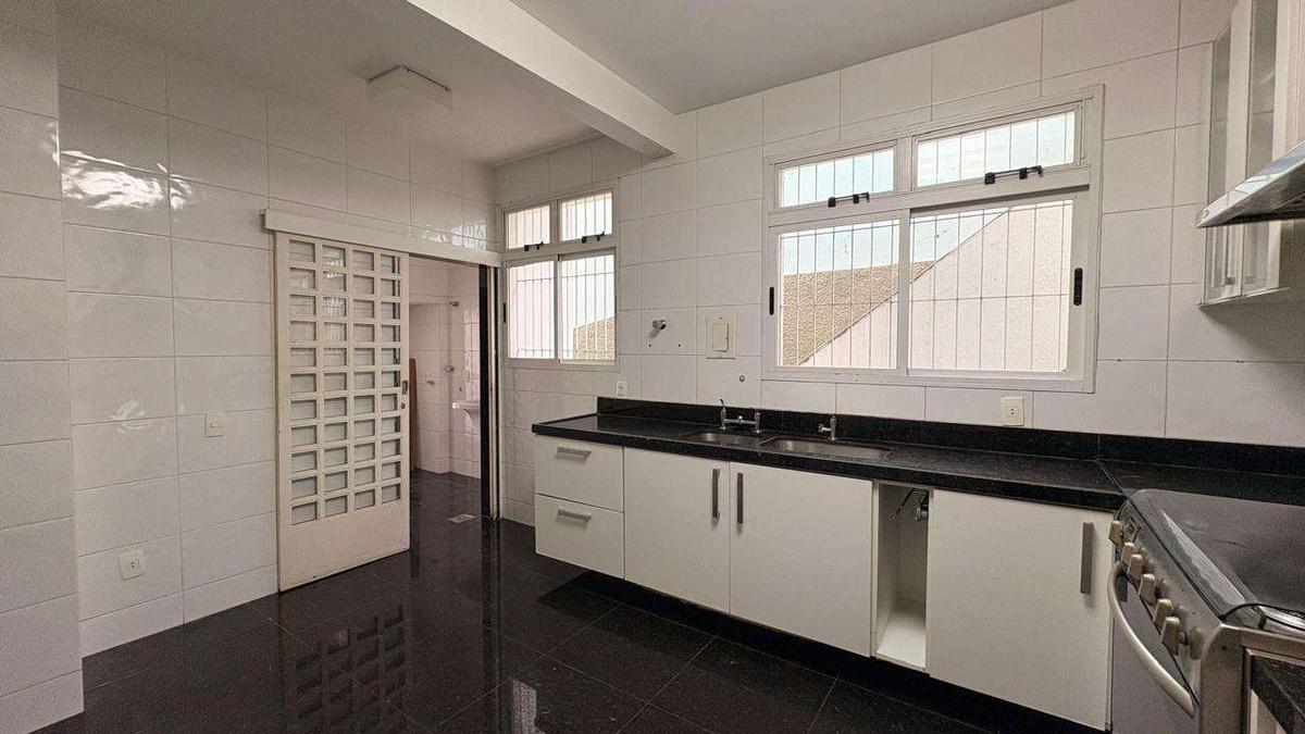 Casa, Vila Paris, 4 Quartos, 4 Vagas, 2 Suítes