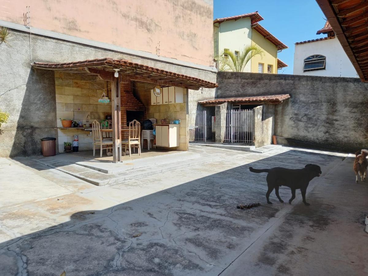 Casa, Castelo, 3 Quartos, 4 Vagas, 1 Suíte