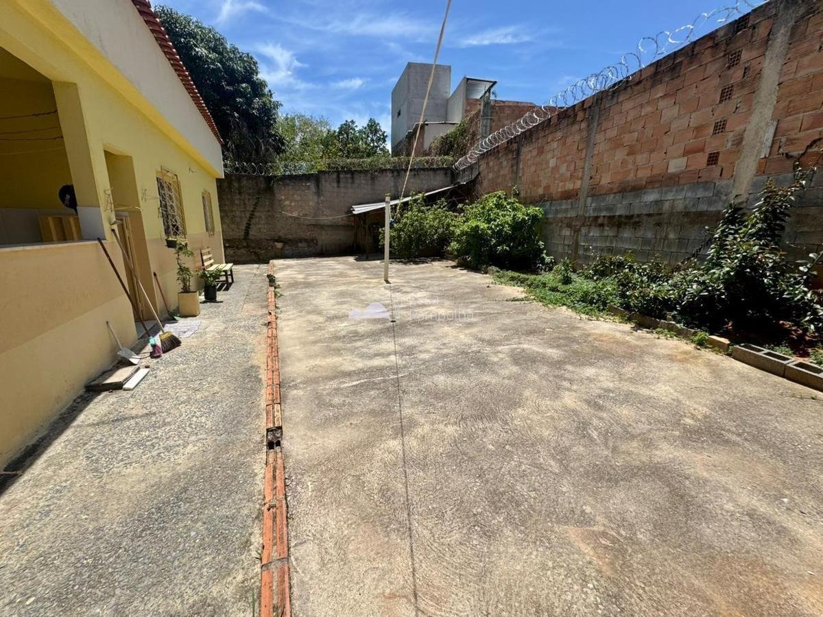 Casa, Céu Azul, 3 Quartos, 0 Vaga