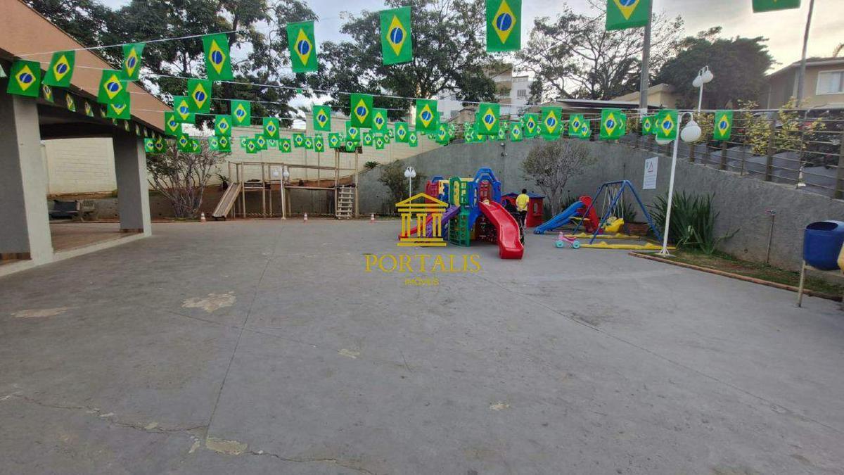 Casa, Cabral, 3 Quartos, 2 Vagas, 1 Suíte