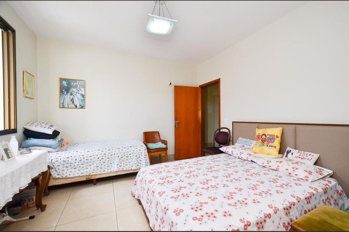 Casa, Comiteco, 4 Quartos, 10 Vagas, 4 Suítes