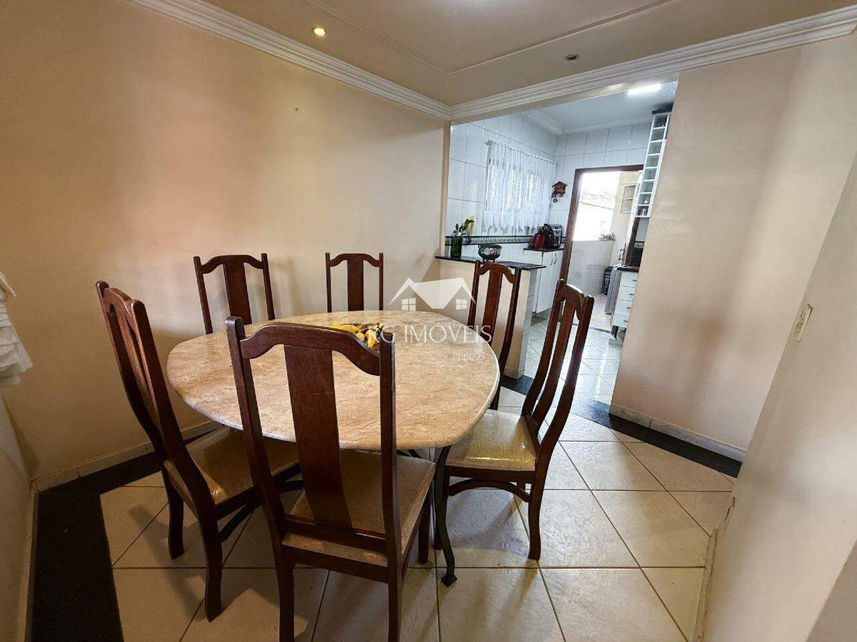 Casa, Tirol (barreiro), 3 Quartos, 2 Vagas, 1 Suíte