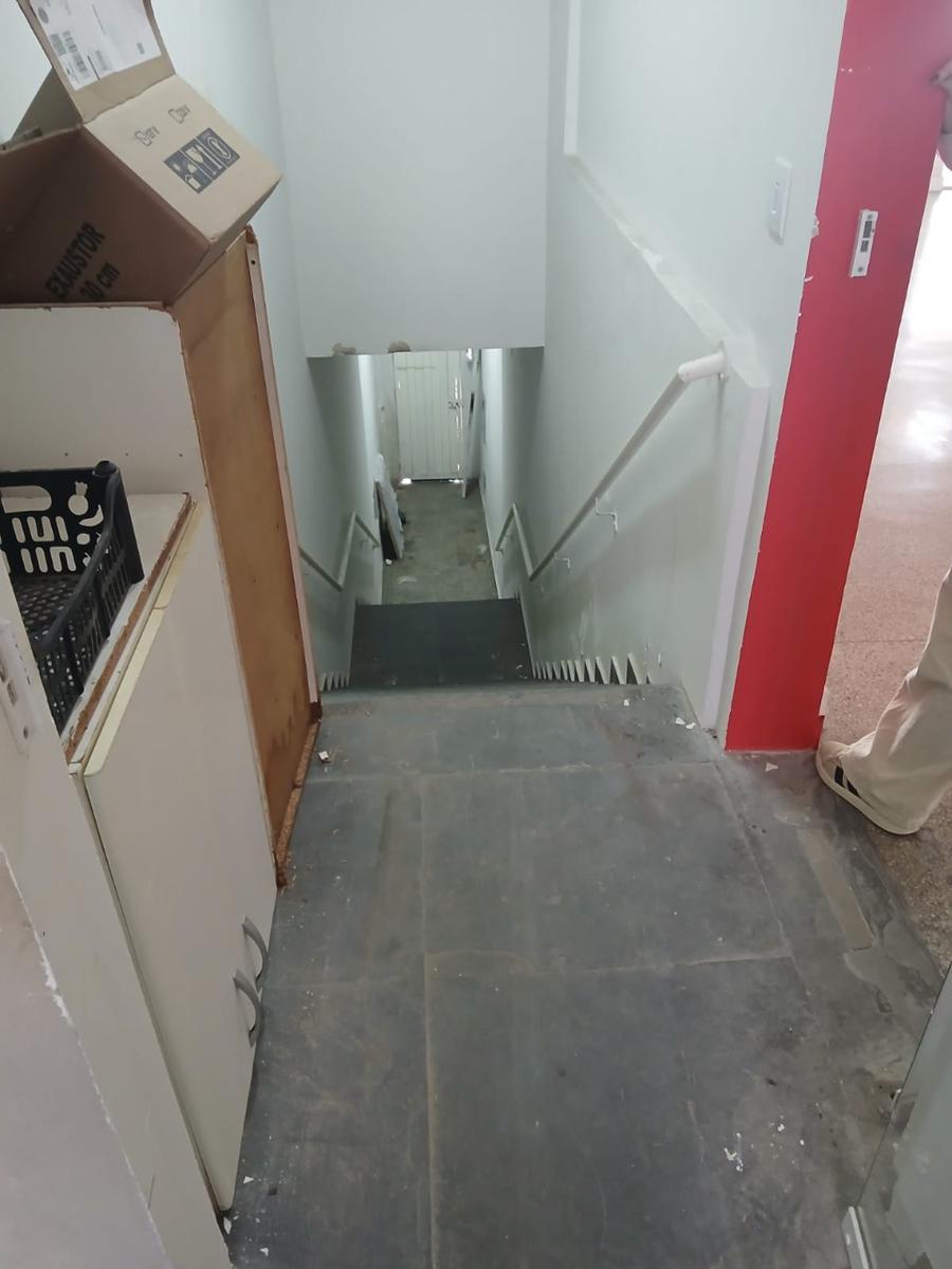Prédio, Sagrada Família, 0 Quarto, 8 Vagas