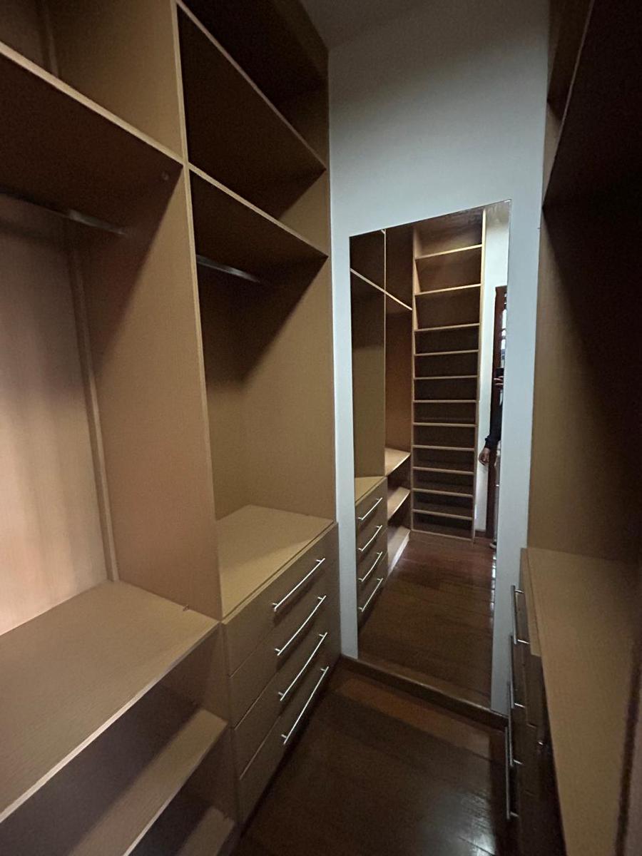 Casa, Castelo, 4 Quartos, 2 Vagas, 1 Suíte