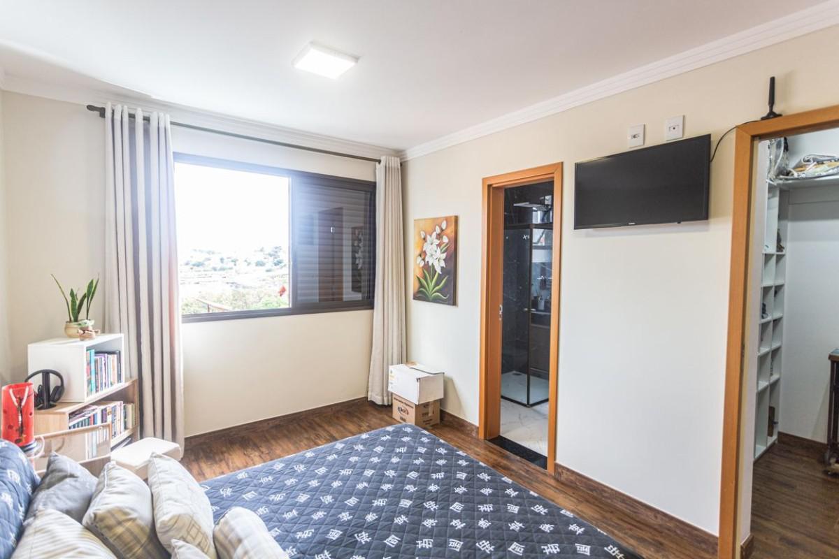 Casa, Santa Efigênia, 3 Quartos, 3 Vagas, 1 Suíte