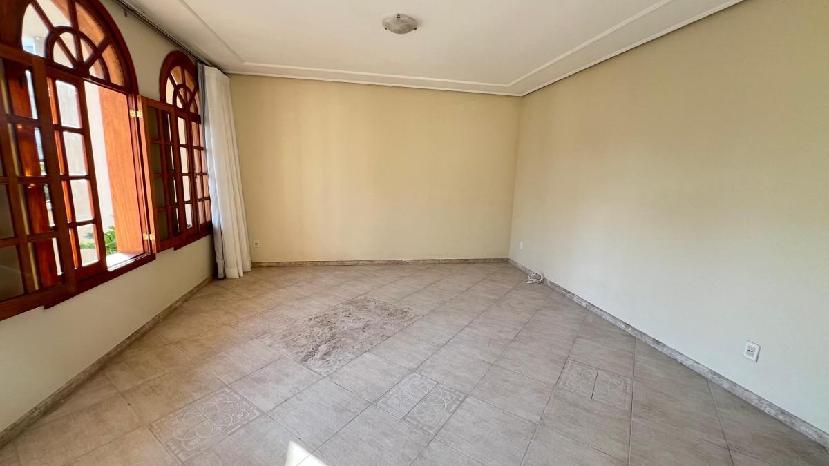 Casa, Castelo, 4 Quartos, 6 Vagas, 2 Suítes