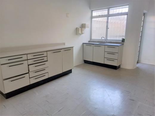 Casa Comercial, Prado, 1 Quarto, 2 Vagas