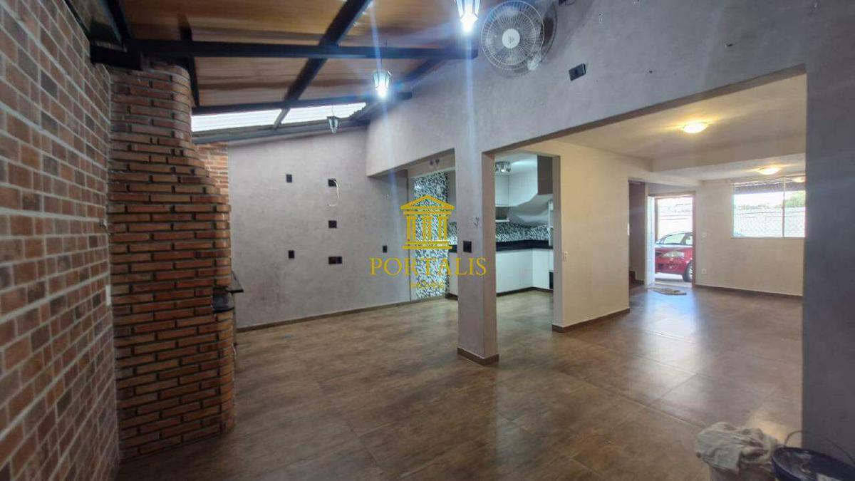Casa, Cabral, 3 Quartos, 2 Vagas, 1 Suíte
