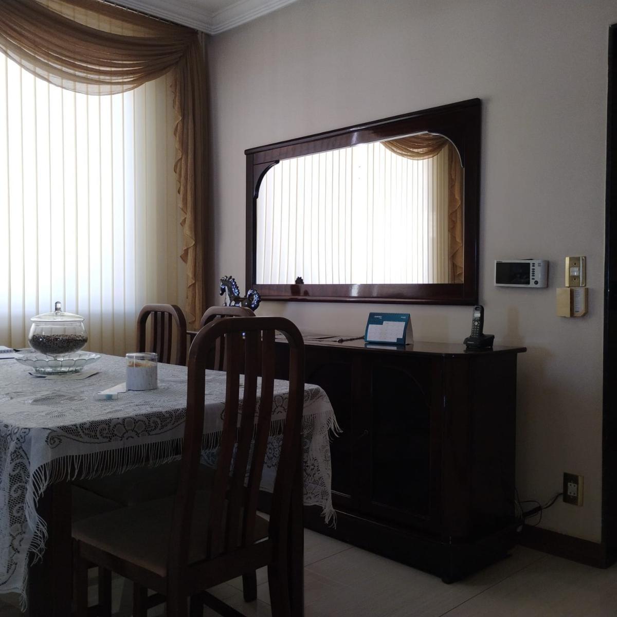 Casa, Castelo, 4 Quartos, 4 Vagas, 1 Suíte