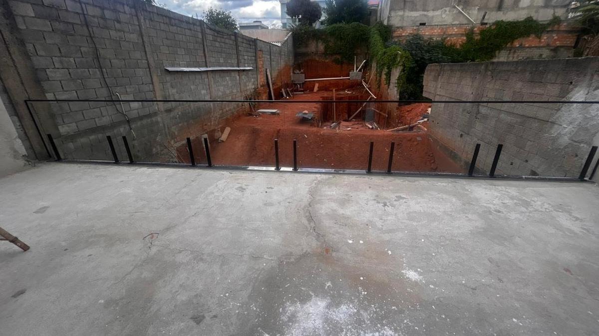 Casa, Trevo, 5 Quartos, 4 Vagas, 2 Suítes