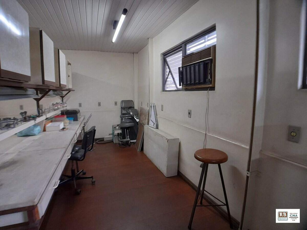 Prédio, Funcionários, 0 Quarto, 4 Vagas