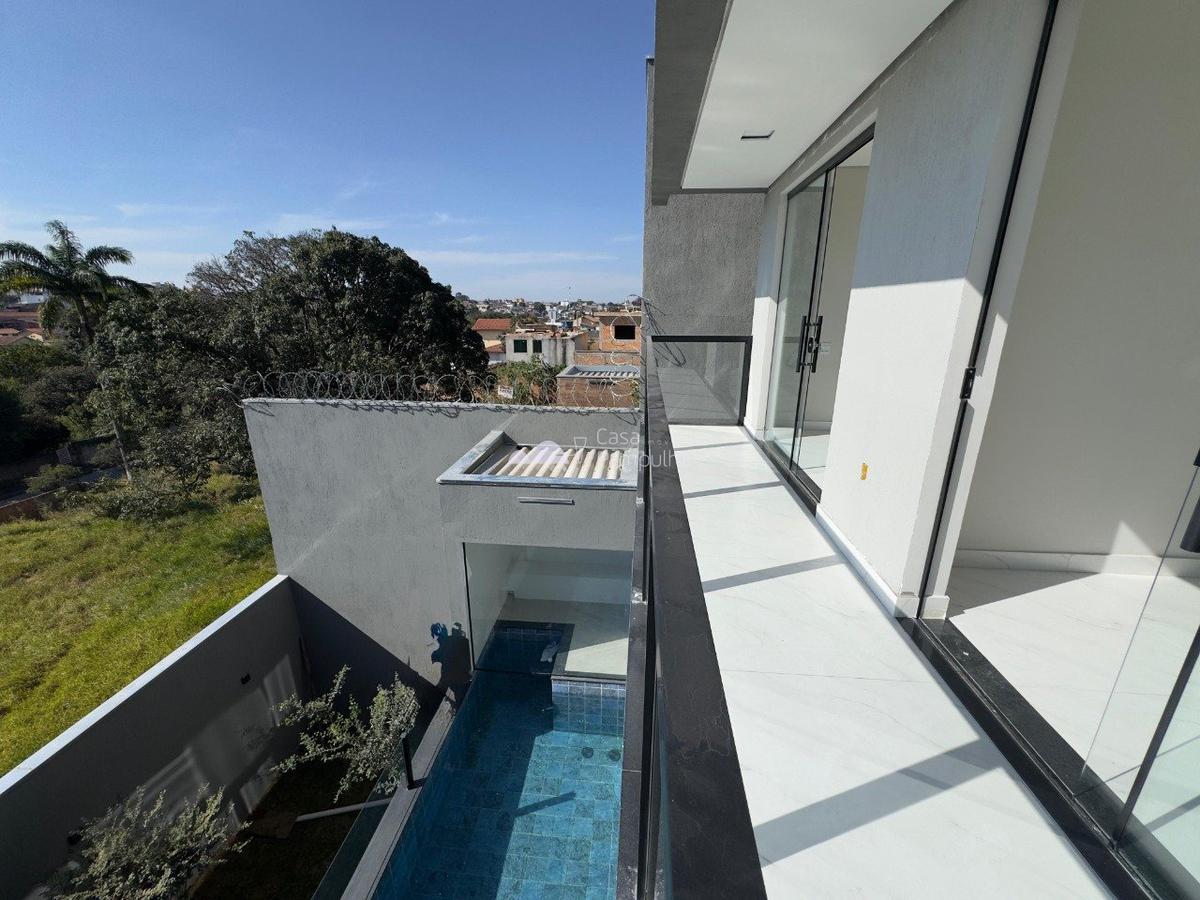 Casa, Trevo, 4 Quartos, 4 Vagas, 1 Suíte