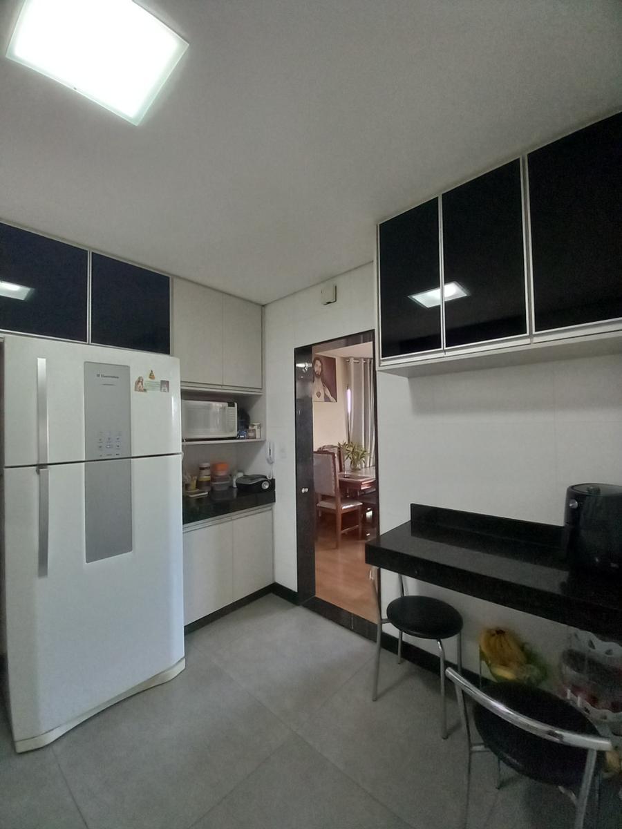Apartamento, Barreiro, 3 Quartos, 2 Vagas, 1 Suíte