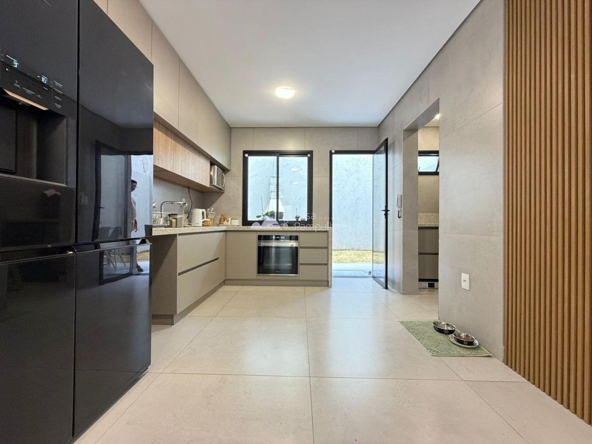 Casa, Trevo, 3 Quartos, 2 Vagas, 2 Suítes