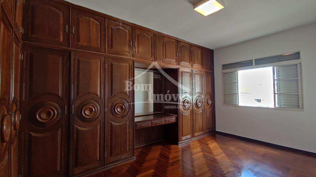 Casa, Centro, 3 Quartos, 4 Vagas, 3 Suítes