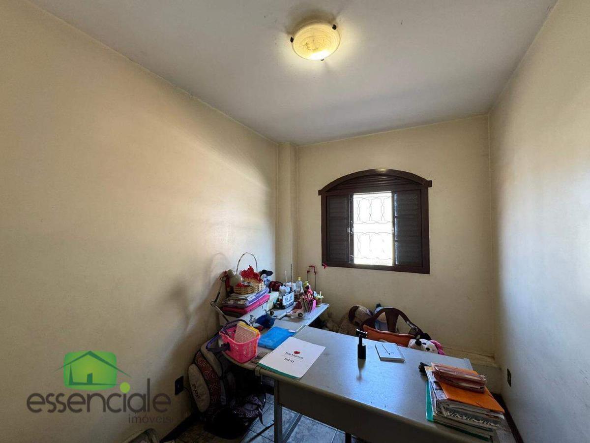 Casa, Três Barras, 6 Quartos, 2 Vagas, 1 Suíte