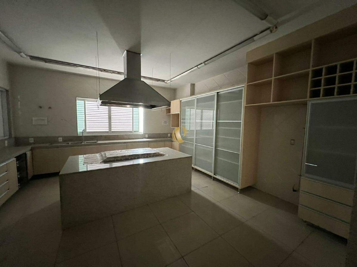 Casa, Centro, 8 Quartos, 15 Vagas, 2 Suítes