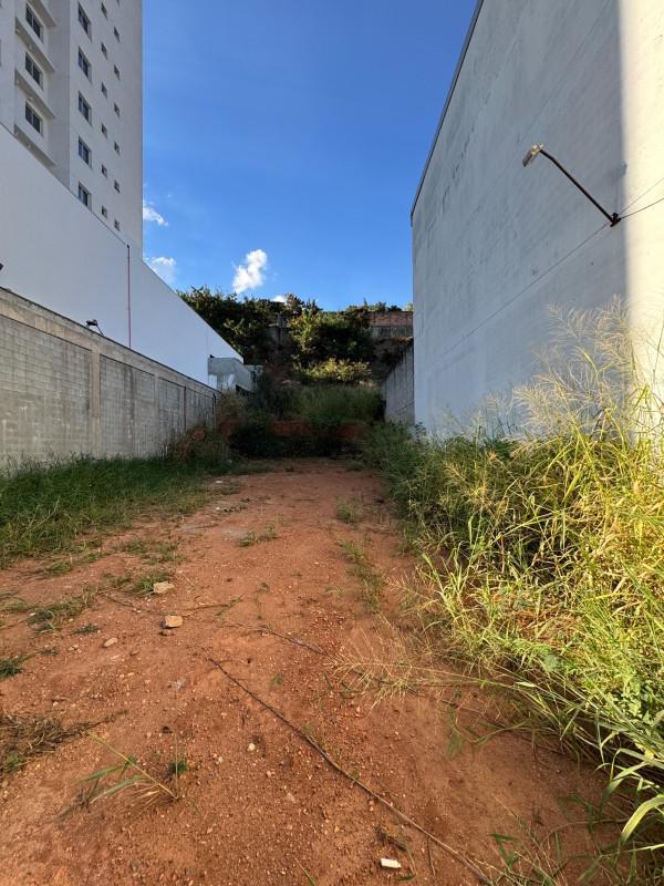 Lote, Teixeira Dias (barreiro), 0 Quarto, 10 Vagas