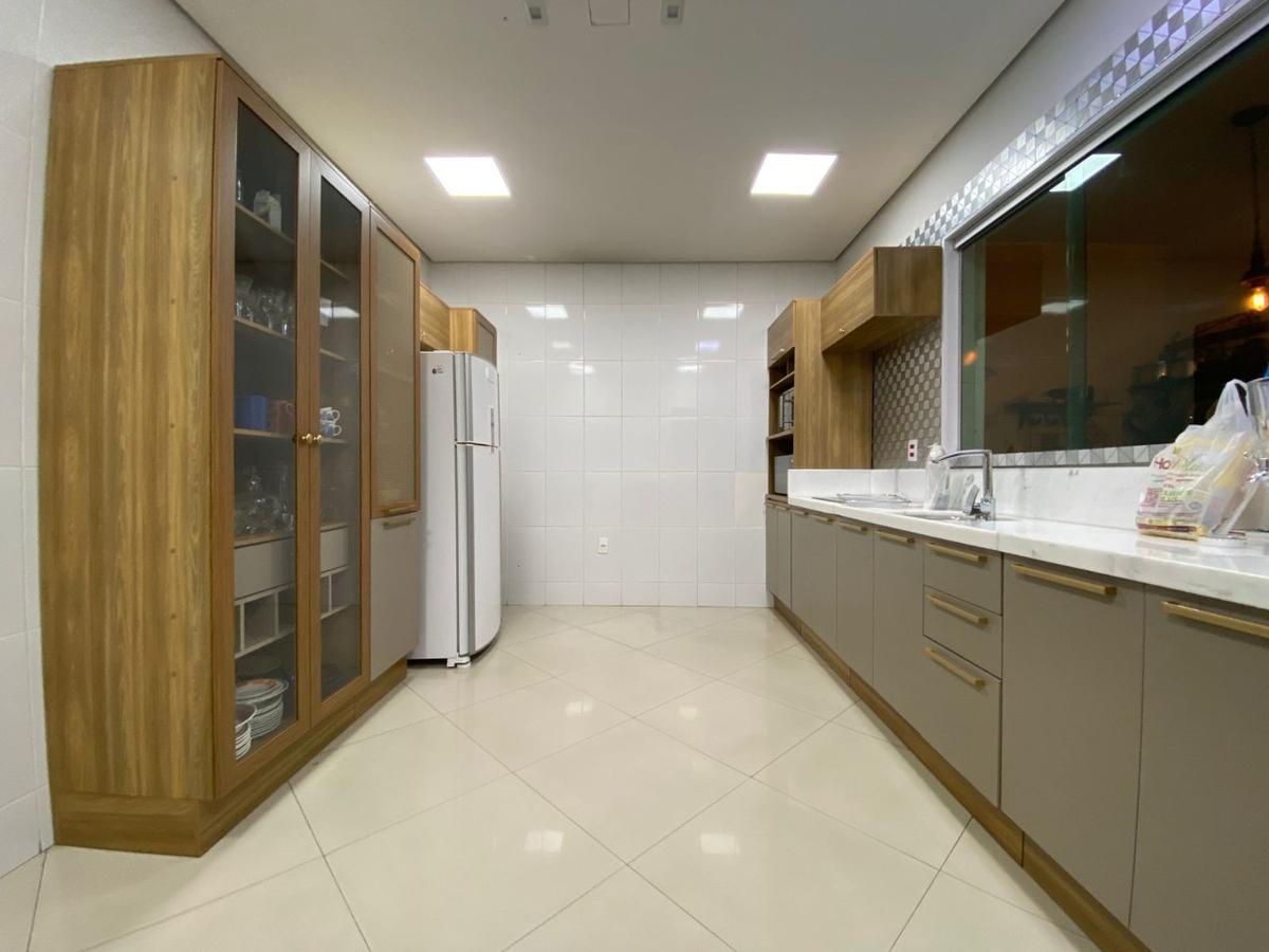 Casa, Cabral, 4 Quartos, 3 Vagas, 1 Suíte
