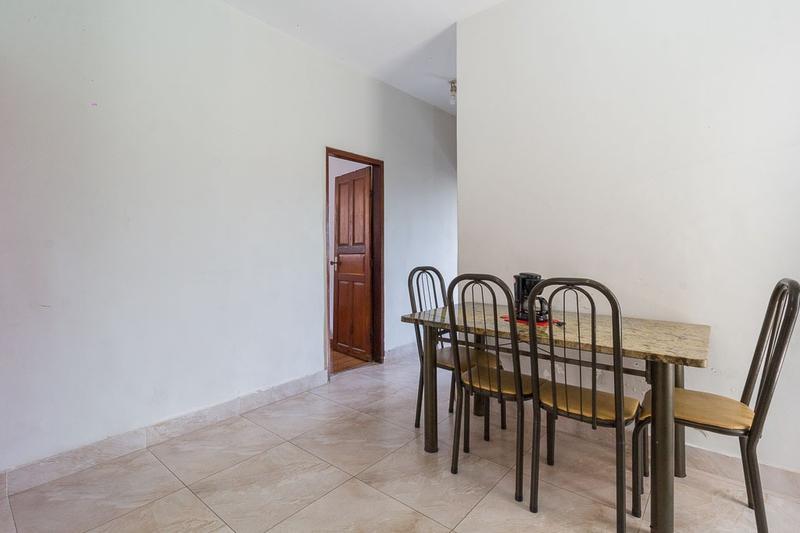 Casa, Califórnia, 4 Quartos, 2 Vagas, 1 Suíte