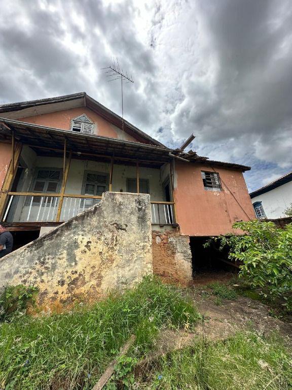 Casa, Centro, 6 Quartos, 0 Vaga