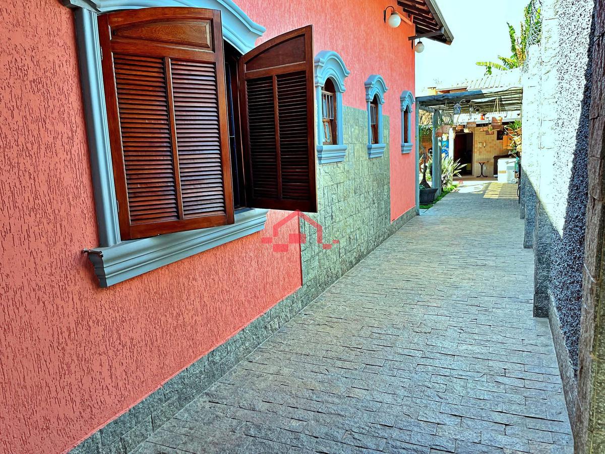 Casa, Trevo, 4 Quartos, 10 Vagas, 1 Suíte