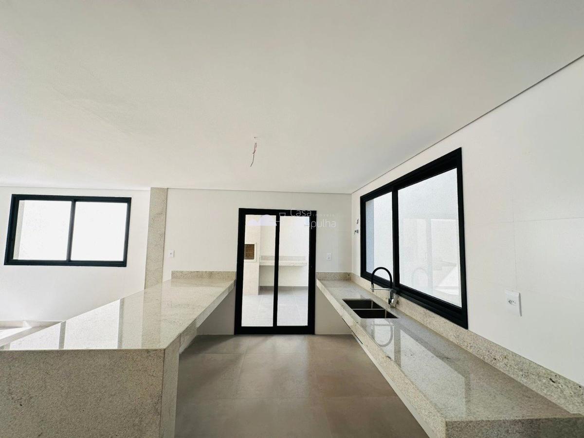 Casa, Planalto, 3 Quartos, 4 Vagas, 3 Suítes