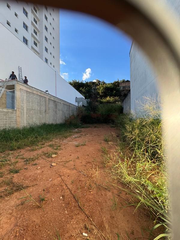 Lote, Teixeira Dias (barreiro), 0 Quarto, 10 Vagas