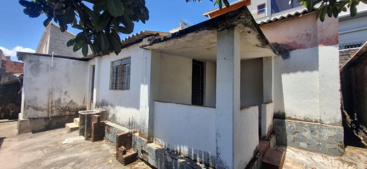 Casa, Sagrada Família, 5 Quartos, 0 Vaga, 1 Suíte