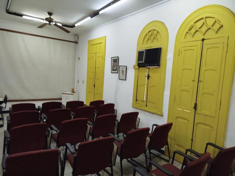 Casa Comercial, Funcionários