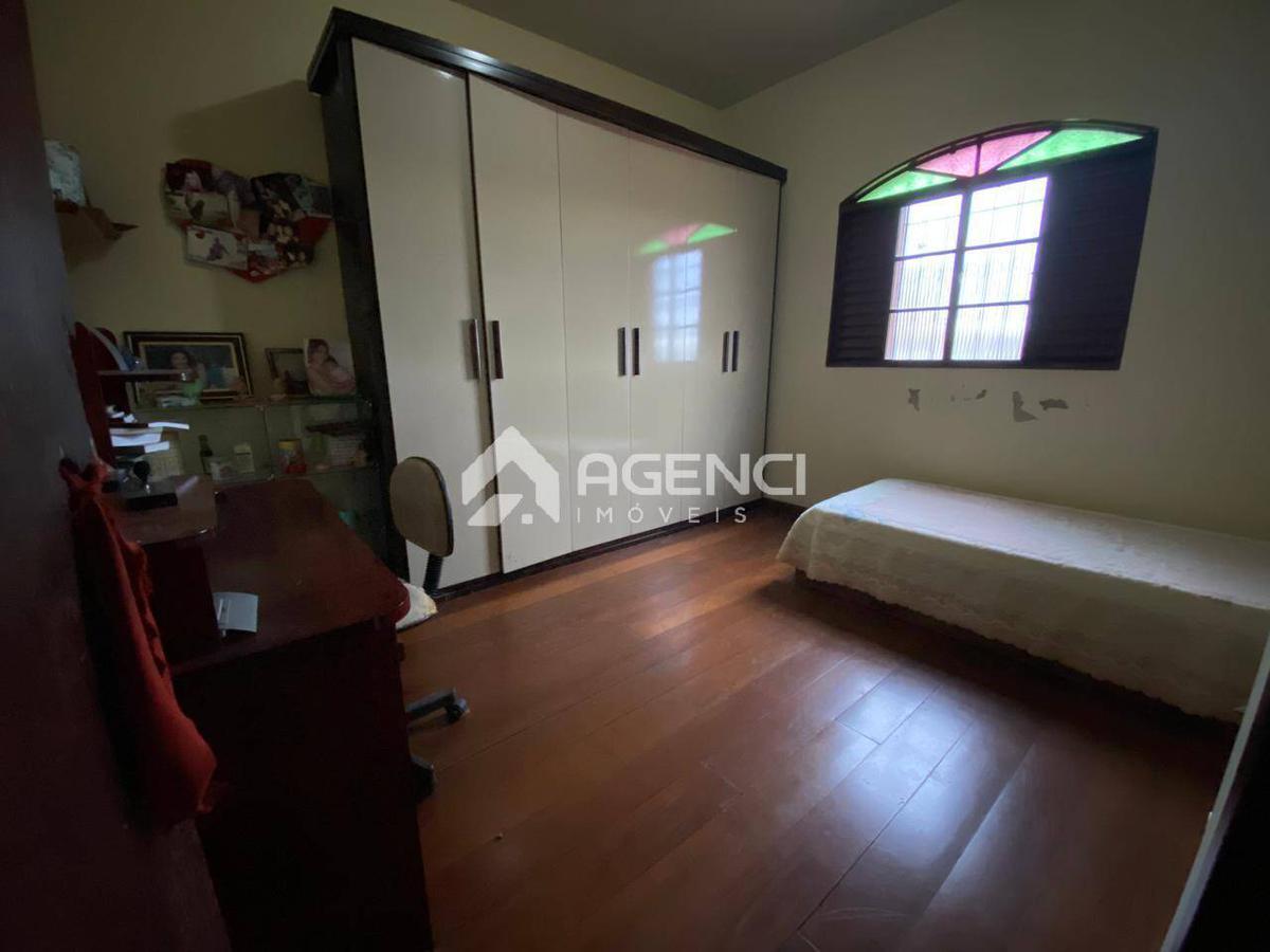 Casa, Camargos, 3 Quartos, 0 Vaga, 1 Suíte