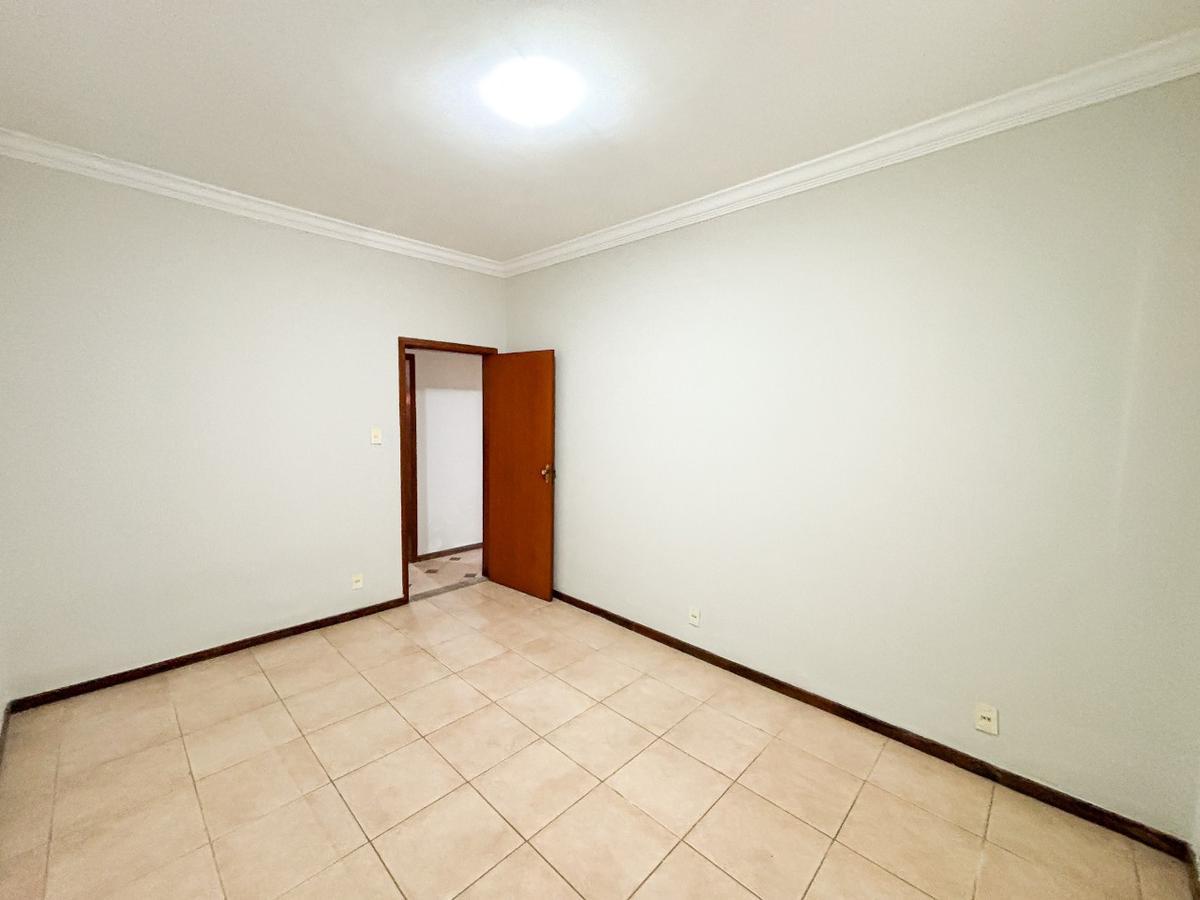 Casa, Três Barras, 5 Quartos, 2 Vagas, 1 Suíte