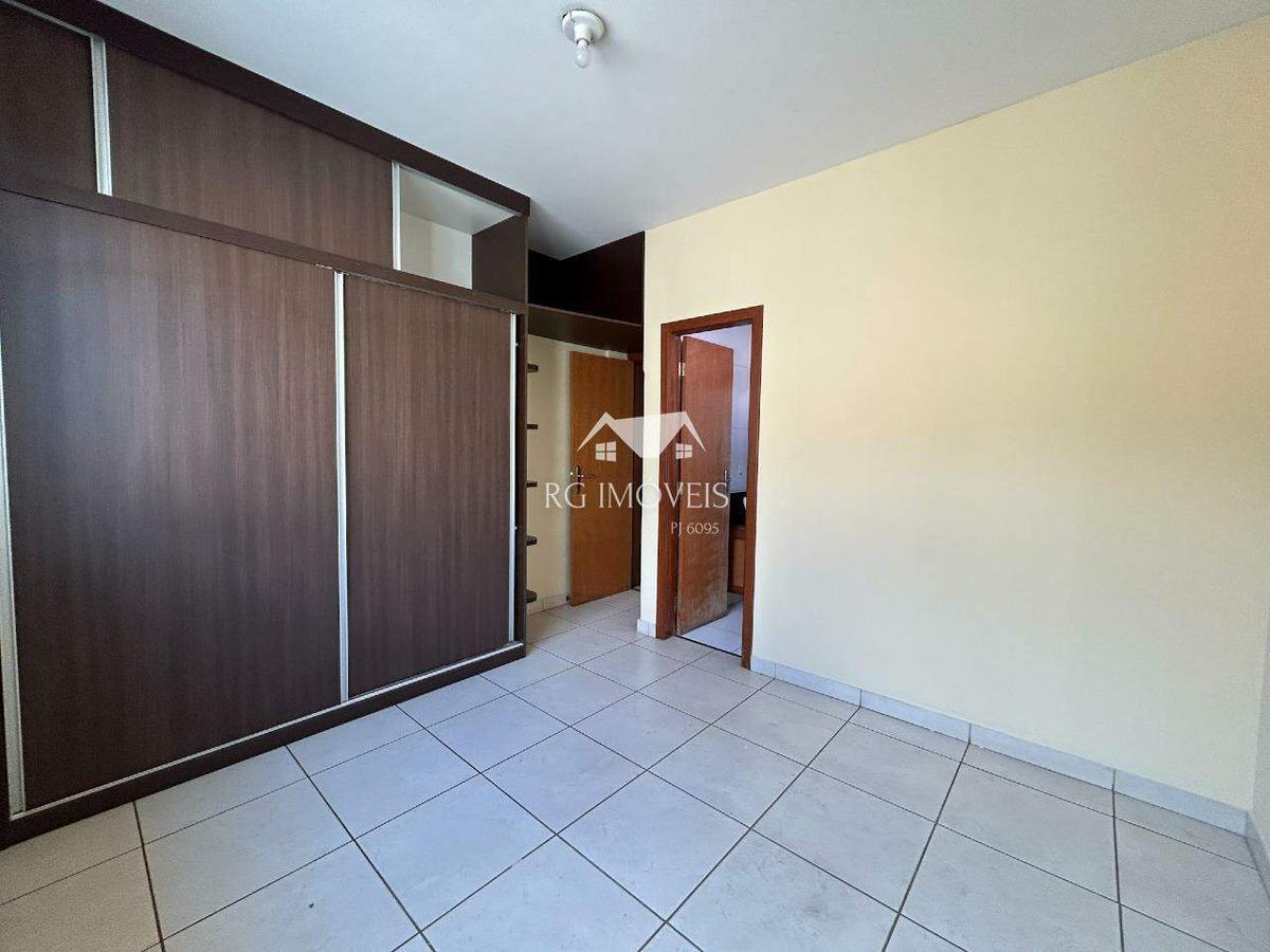 Apartamento, Barreiro, 4 Quartos, 2 Vagas, 1 Suíte