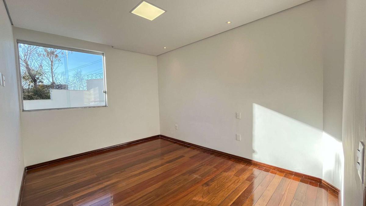 Casa, Estoril, 3 Quartos, 6 Vagas, 1 Suíte