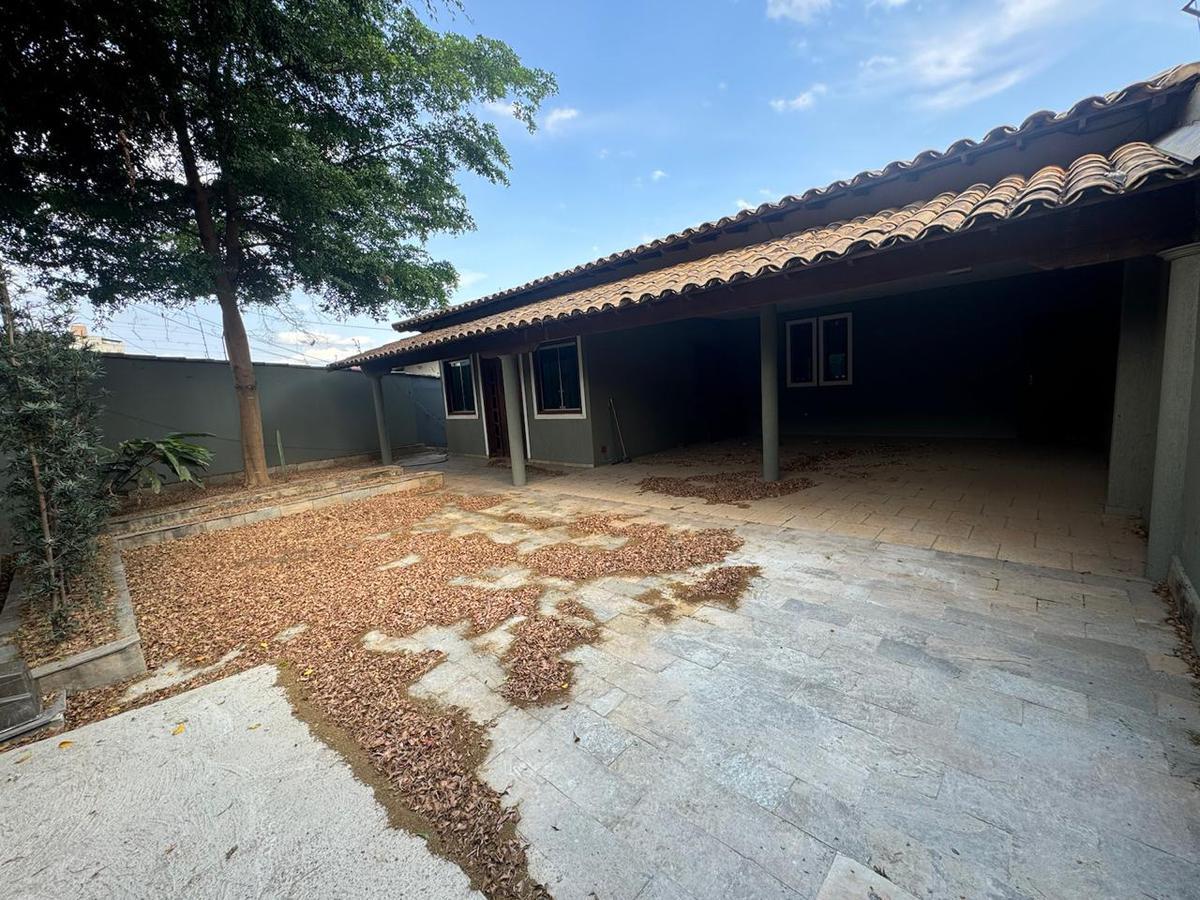 Casa, Santa Mônica, 4 Quartos, 6 Vagas, 2 Suítes
