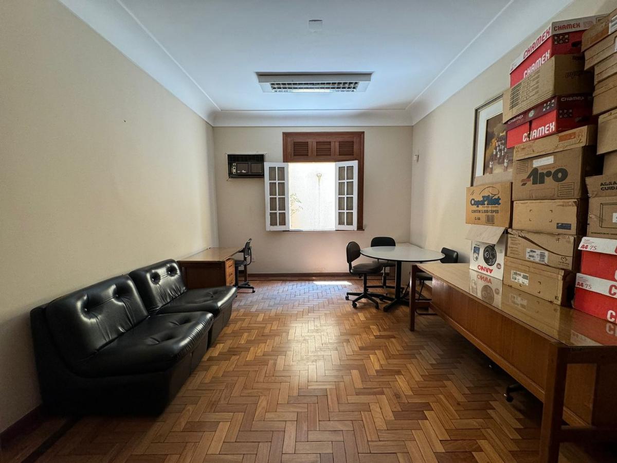 Casa, Funcionários, 10 Quartos, 30 Vagas, 5 Suítes