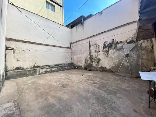 Casa, Industrial, 3 Quartos, 2 Vagas, 1 Suíte