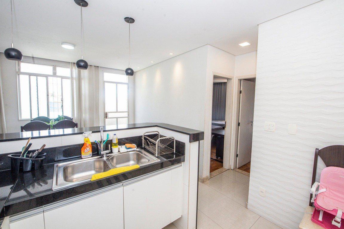 Casa, Cachoeirinha, 6 Quartos, 4 Vagas, 2 Suítes