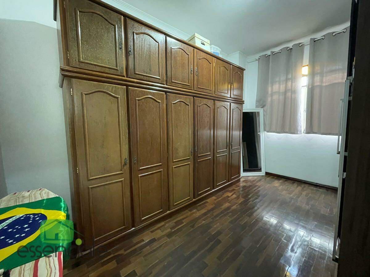 Casa, Santa Cruz Industrial, 3 Quartos, 5 Vagas, 1 Suíte
