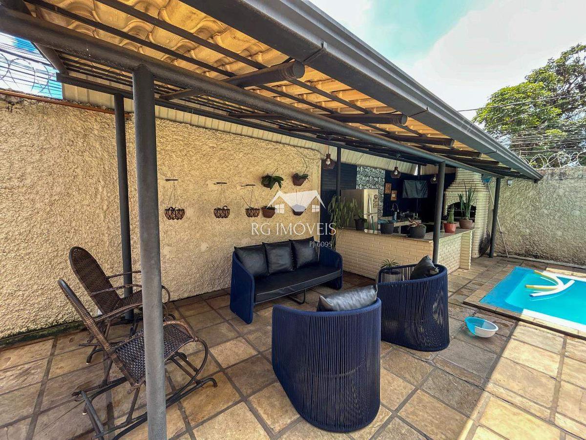 Casa, Santa Cruz Industrial, 4 Quartos, 4 Vagas, 2 Suítes