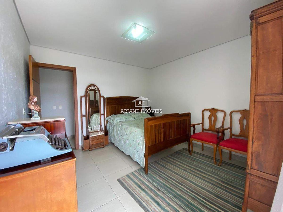 Casa, Braúnas, 4 Quartos, 5 Vagas, 2 Suítes