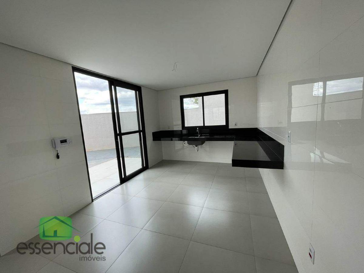 Casa, Centro, 3 Quartos, 2 Vagas, 1 Suíte