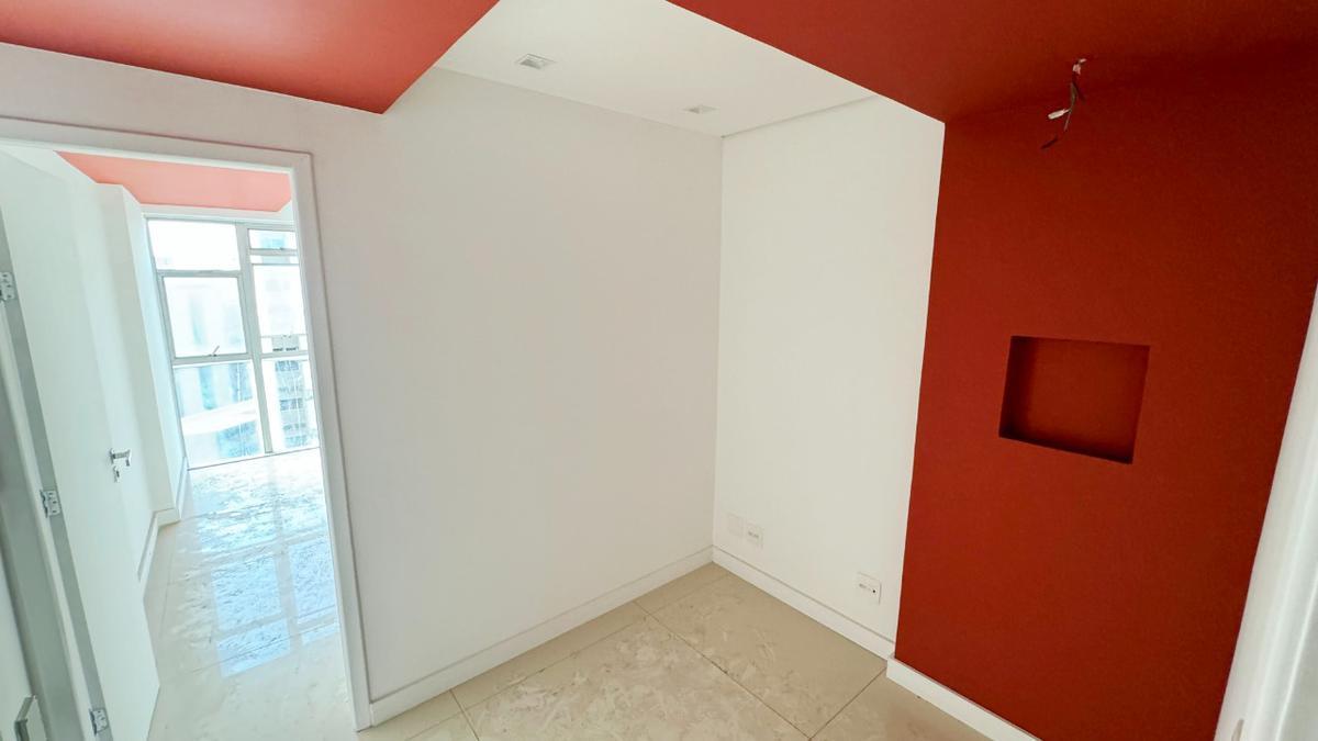 Sala, Centro, 0 Quarto, 4 Vagas