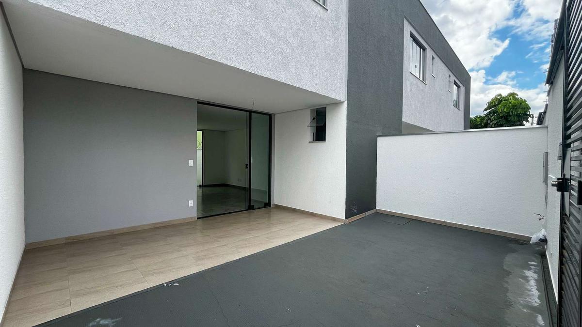 Casa, Candelária, 3 Quartos, 0 Vaga, 1 Suíte