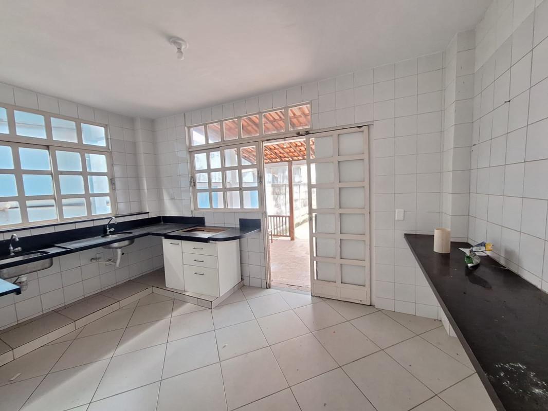 Casa, Santa Cruz, 5 Quartos, 1 Vaga, 1 Suíte