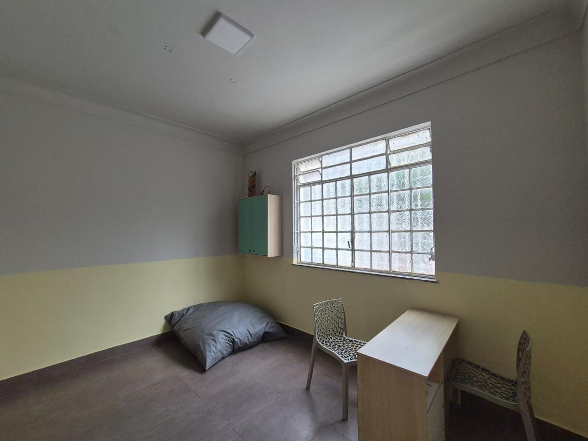 Casa, Funcionários, 5 Quartos, 2 Vagas, 1 Suíte