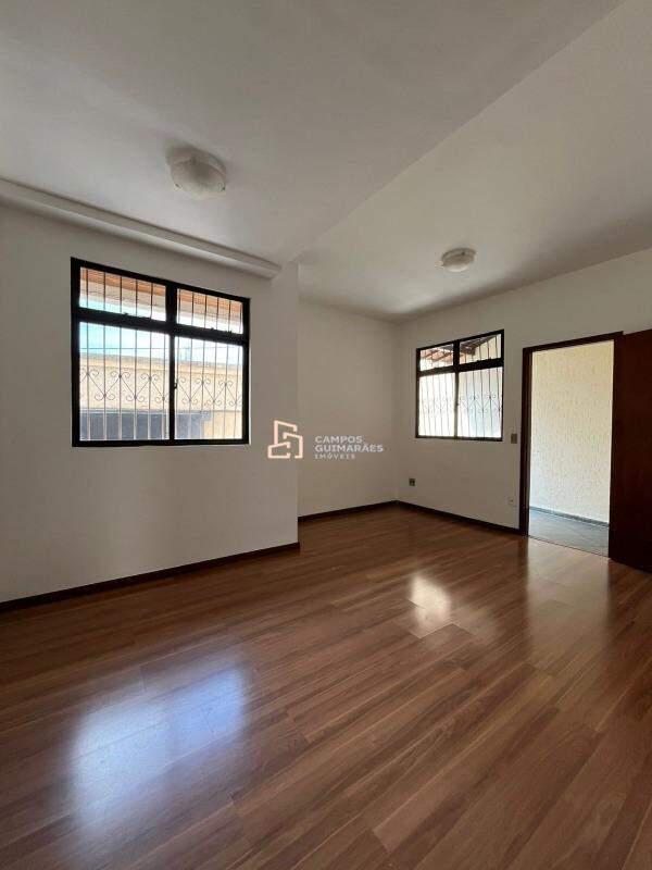 Casa, Castelo, 2 Quartos, 2 Vagas