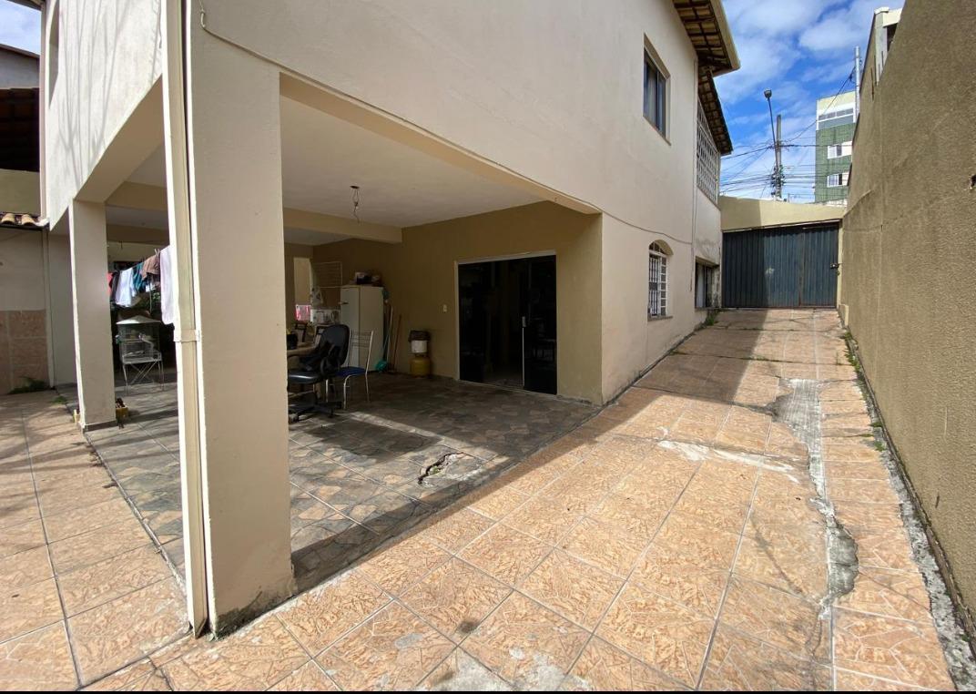 Casa, Europa, 3 Quartos, 5 Vagas, 1 Suíte